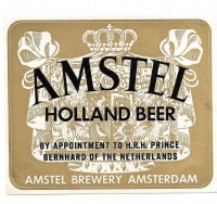Wapen prominent afgebeeld op een Amstel export etiket.