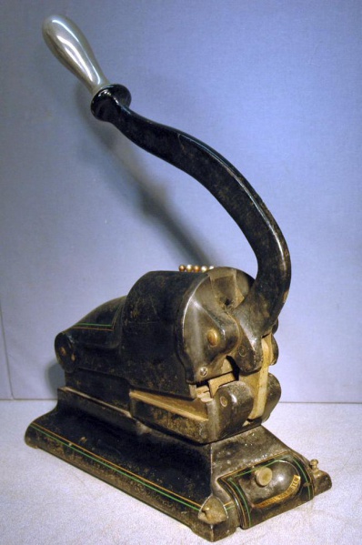 Bestand:Cummings-perforator.jpg